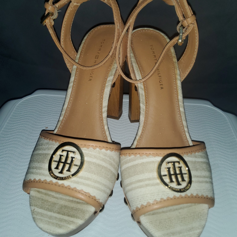 Tommy Hilfiger Women's Beige and Cream Strappy Heels